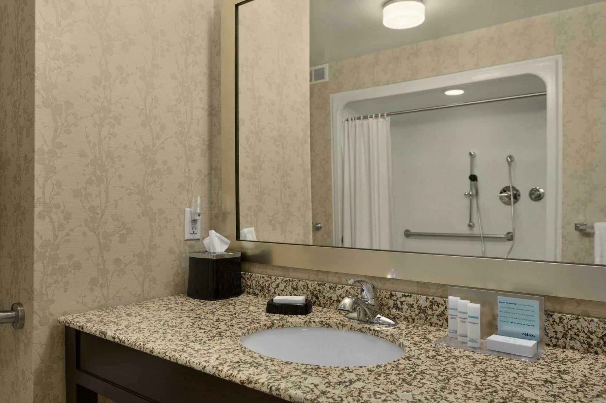 Hampton Inn And Suites Parkersburg Downtown Esterno foto